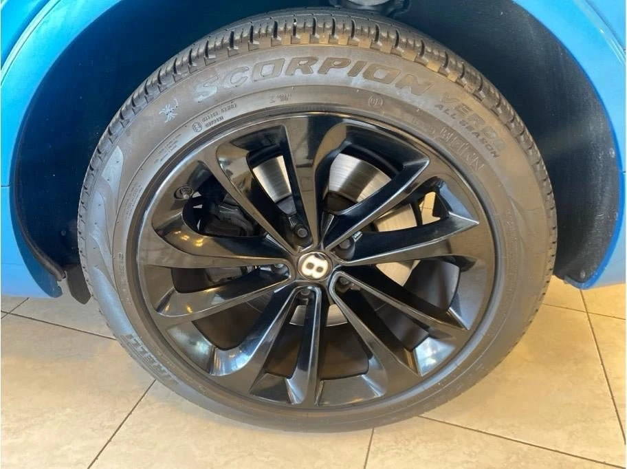 2020 Bentley Bentayga - Image 17 of 18