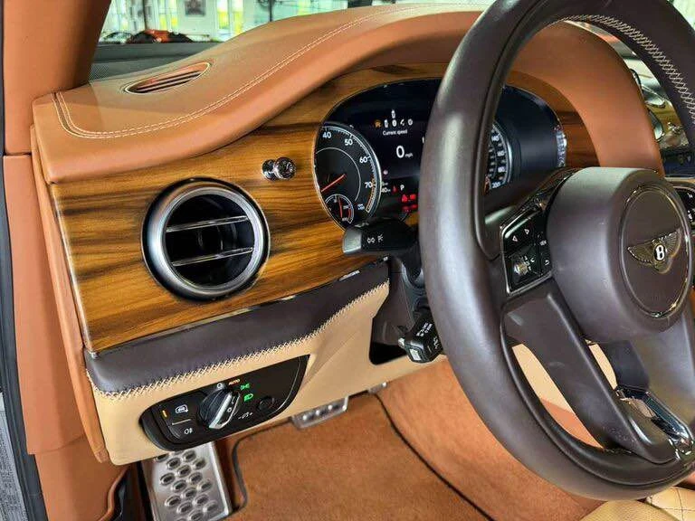 2020 Bentley Bentayga - Image 13 of 16