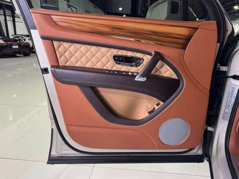 2020 Bentley Bentayga - Image 15 of 16