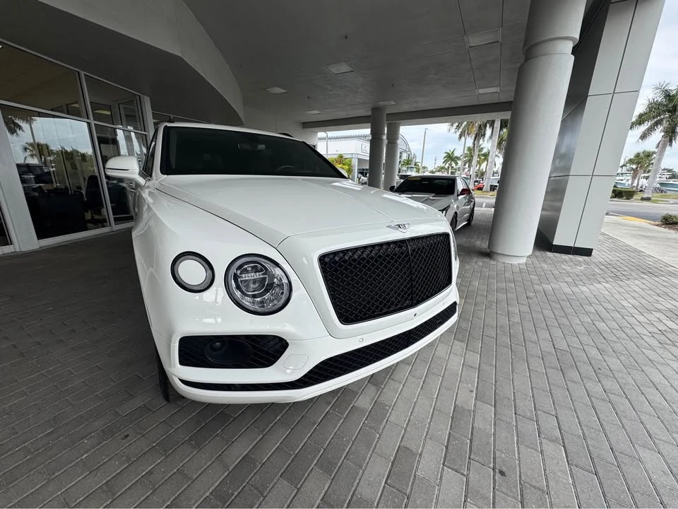 2020 Bentley Bentayga - Image 2 of 11