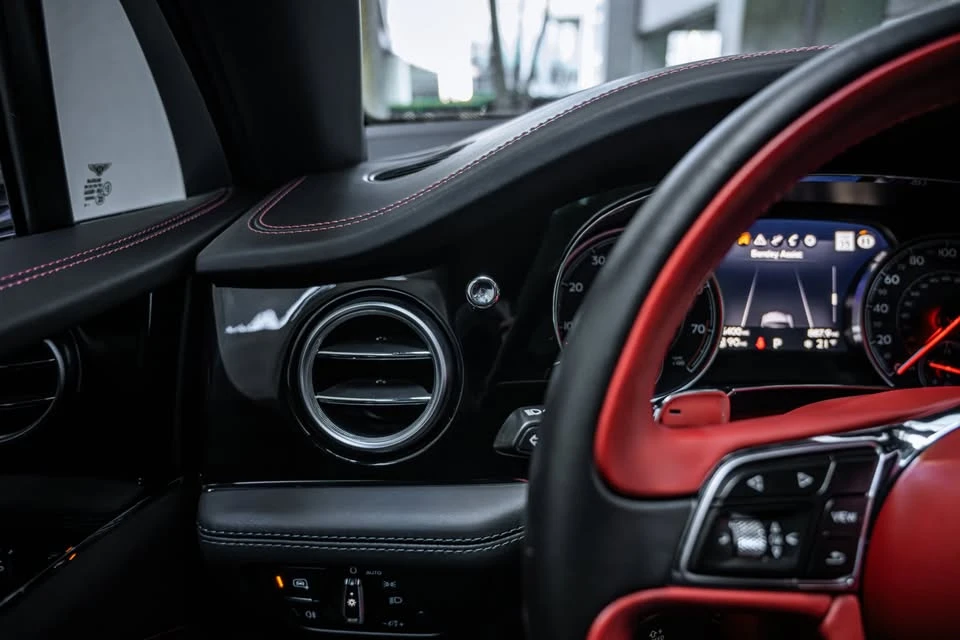 2020 Bentley Bentayga - Image 17 of 19