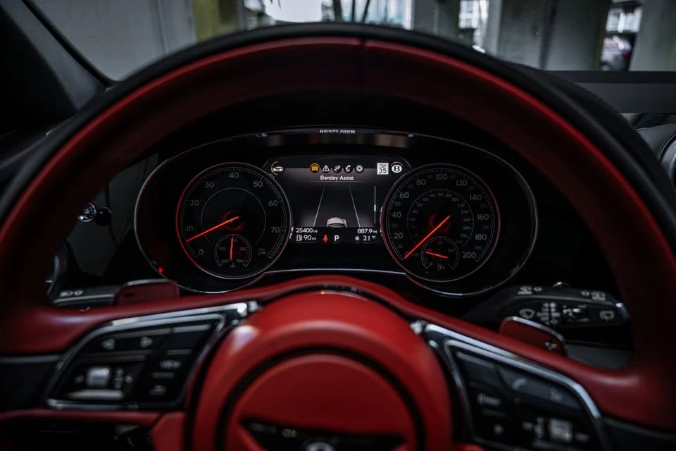 2020 Bentley Bentayga - Image 15 of 19
