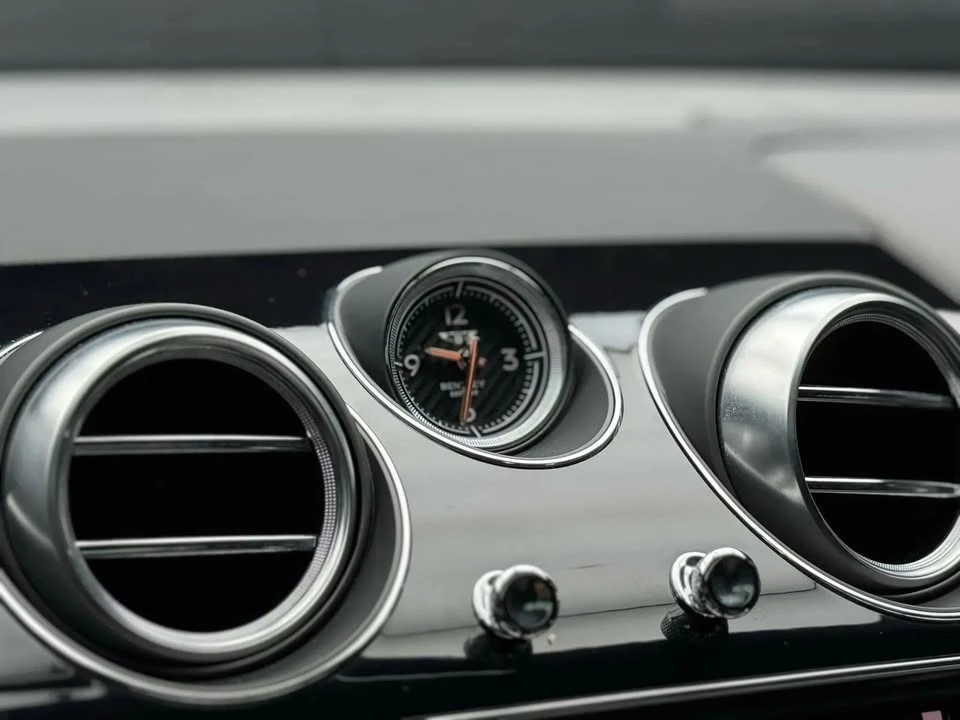 2020 Bentley Bentayga - Image 15 of 20