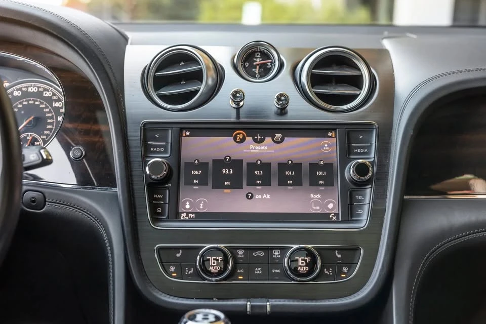 2020 Bentley Bentayga - Image 14 of 18