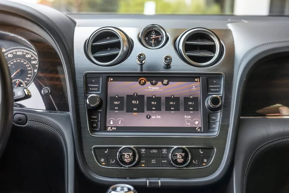 2020 Bentley Bentayga - Image 14 of 18