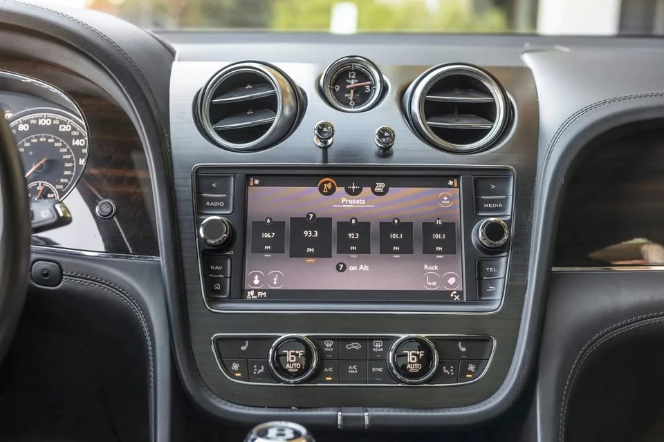 2020 Bentley Bentayga - Image 13 of 17