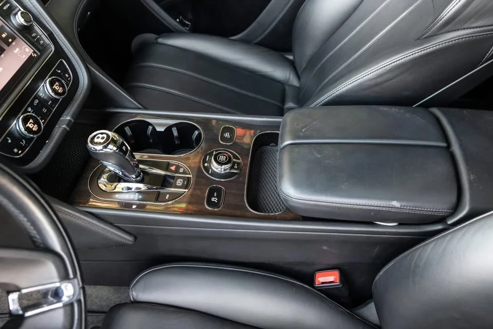 2020 Bentley Bentayga - Image 16 of 18
