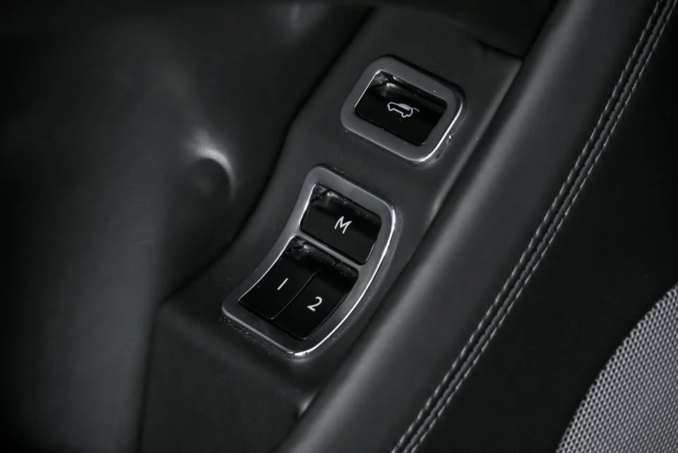 2020 Bentley Bentayga - Image 17 of 19