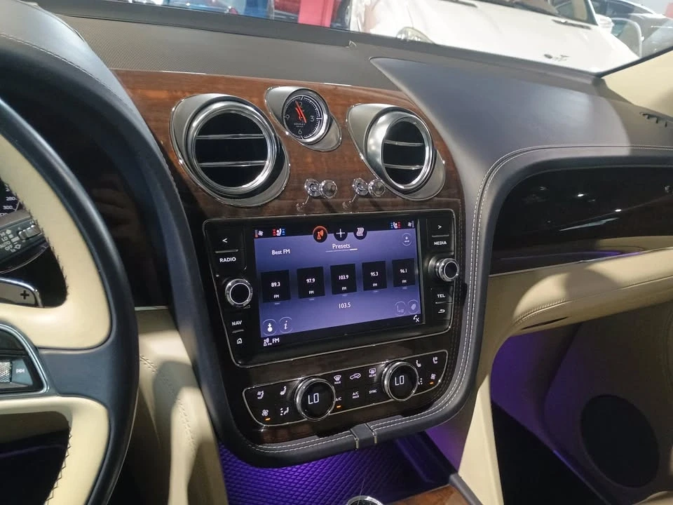2020 Bentley Bentayga - Image 13 of 19