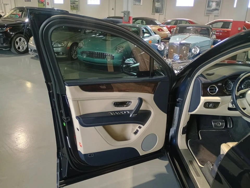 2020 Bentley Bentayga - Image 9 of 19