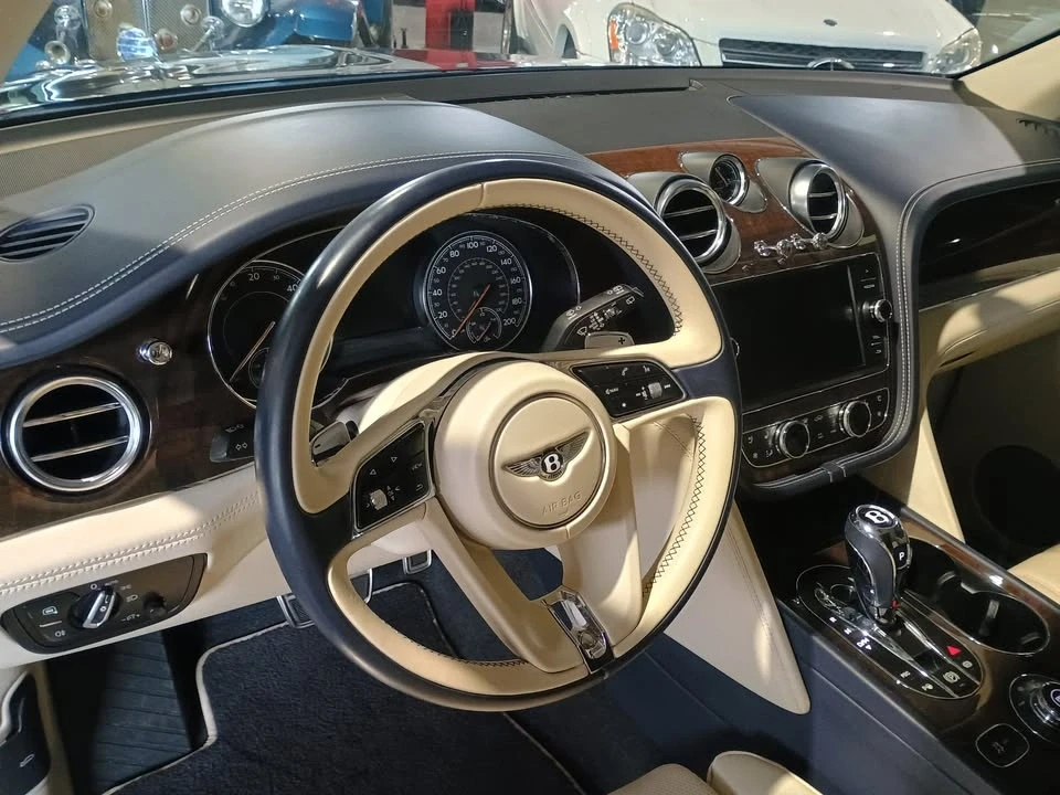 2020 Bentley Bentayga - Image 11 of 19