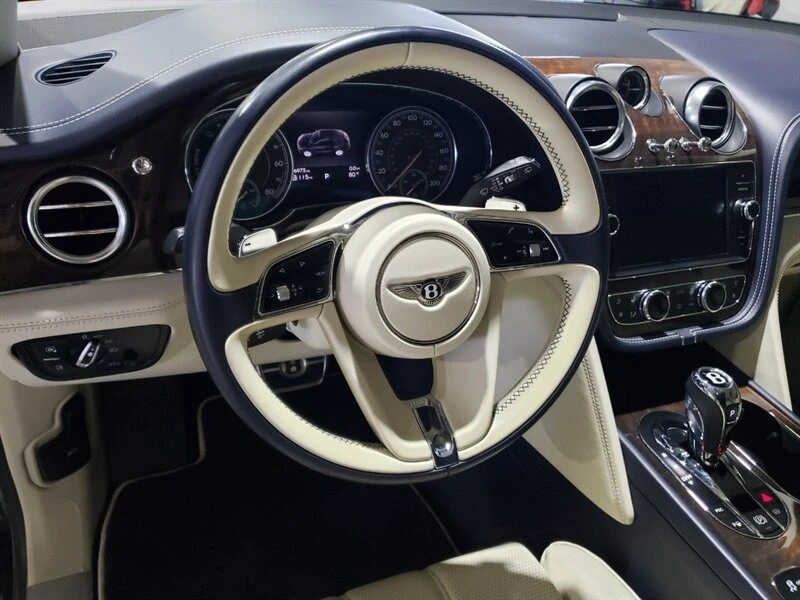 2020 Bentley Bentayga - Image 9 of 17