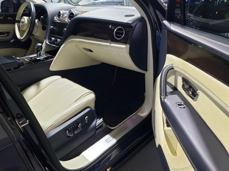 2020 Bentley Bentayga - Image 3 of 17