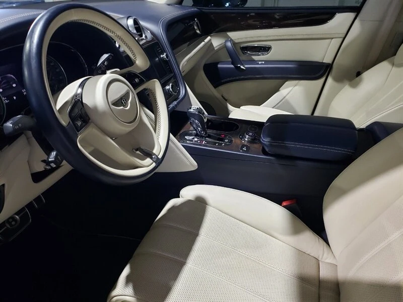 2020 Bentley Bentayga - Image 8 of 17