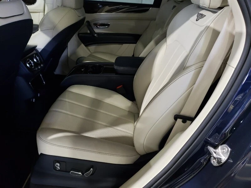 2020 Bentley Bentayga - Image 6 of 17