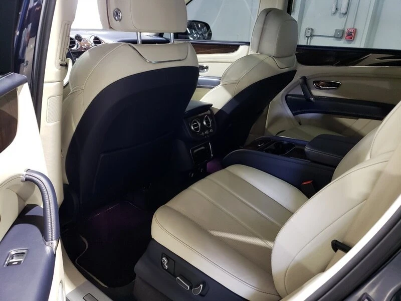 2020 Bentley Bentayga - Image 7 of 17