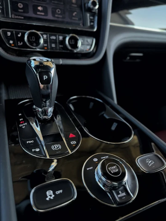2020 Bentley Bentayga - Image 5 of 11