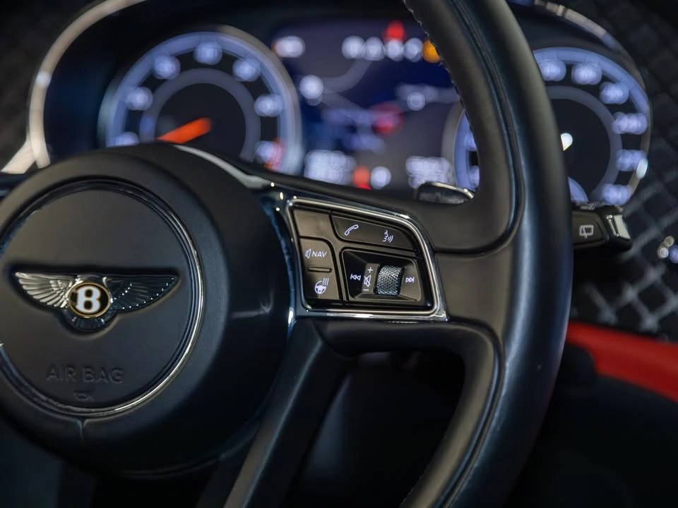 2020 Bentley Bentayga - Image 12 of 17