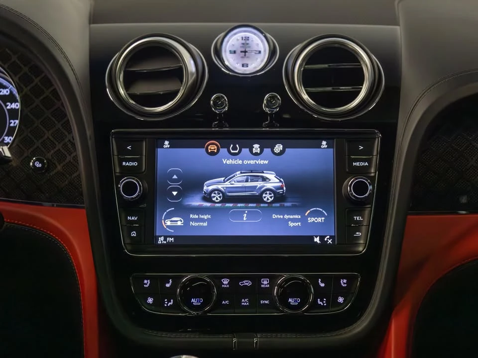 2020 Bentley Bentayga - Image 9 of 17