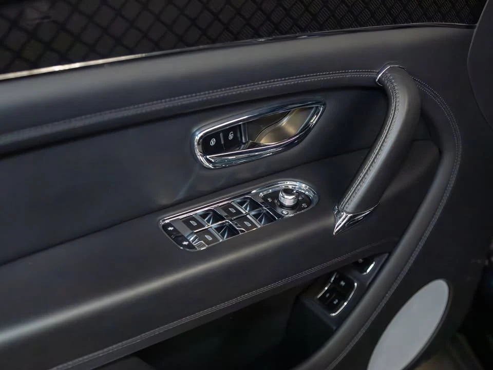 2020 Bentley Bentayga - Image 6 of 17