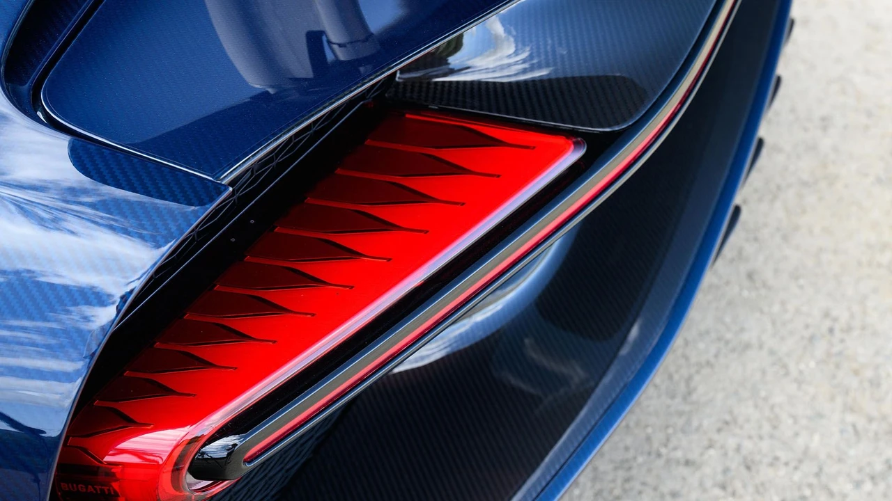 2020 Bugatti Chiron Sport - Image 28 of 31