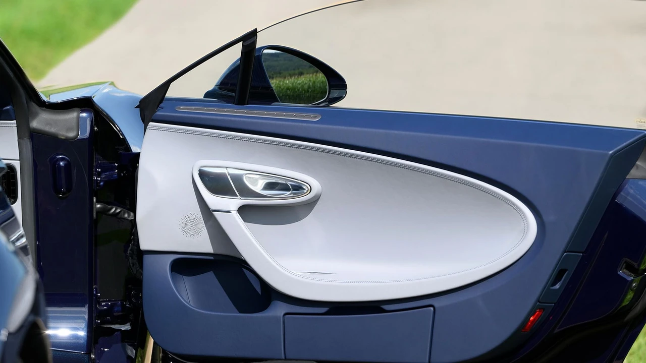 2020 Bugatti Chiron Sport - Image 26 of 31