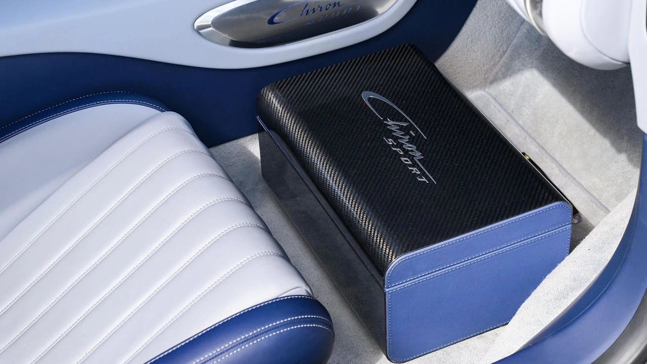 2020 Bugatti Chiron Sport - Image 14 of 31