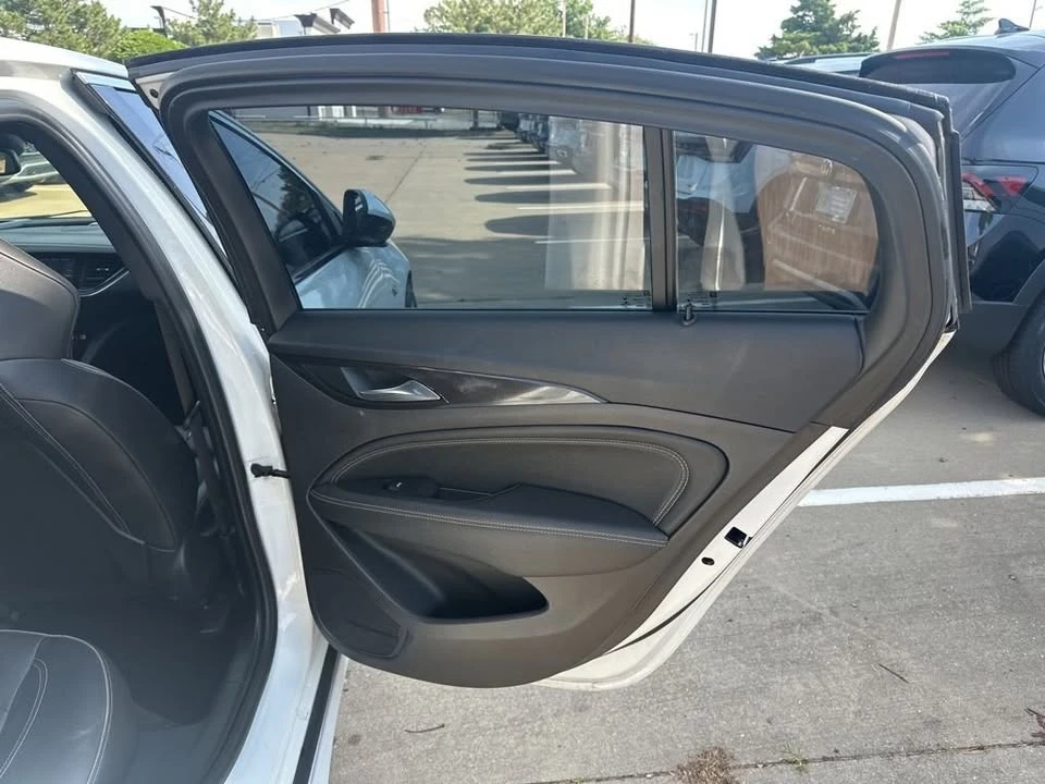 2020 Buick Regal - Image 16 of 20