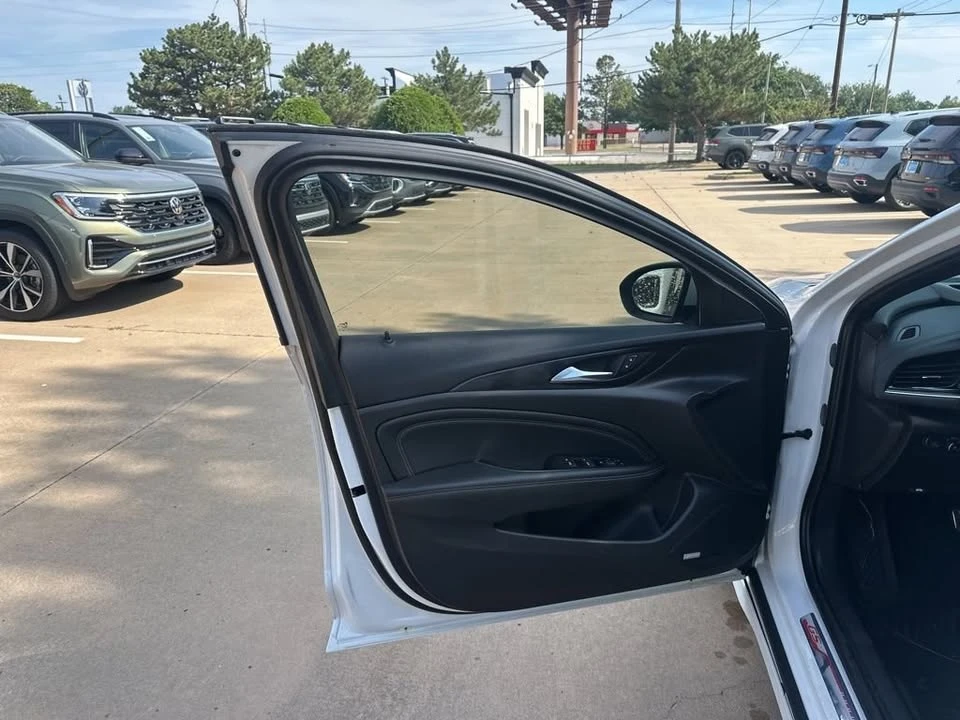 2020 Buick Regal - Image 11 of 20