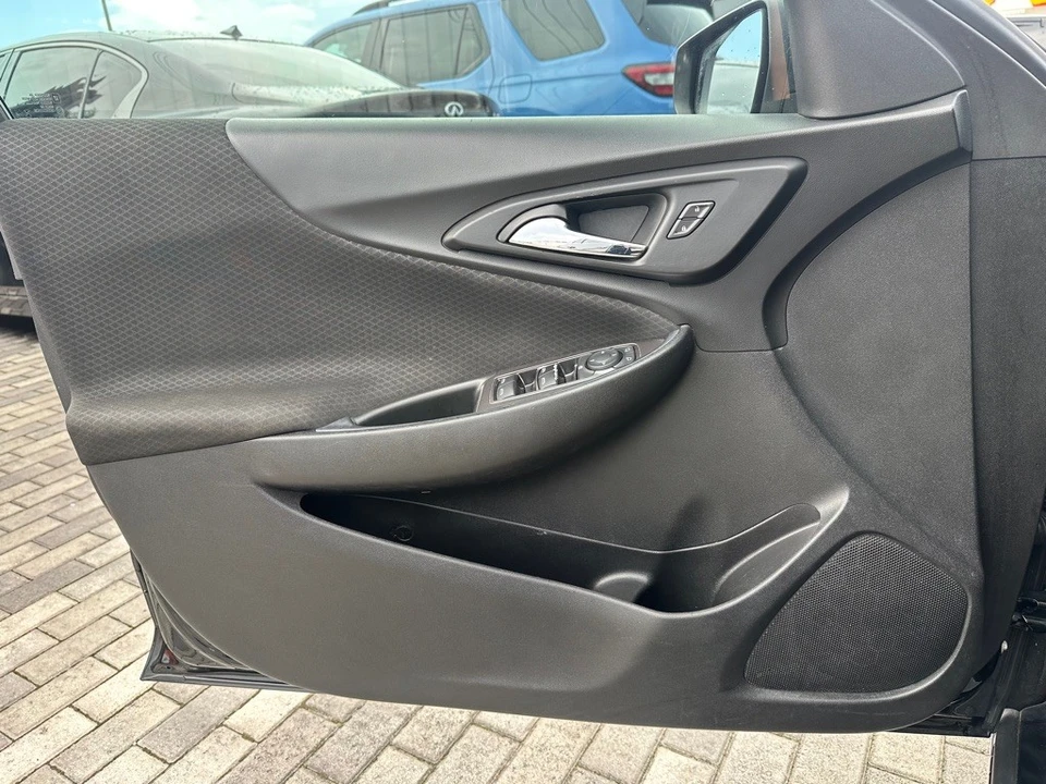 2020 Chevrolet Malibu - Image 10 of 21