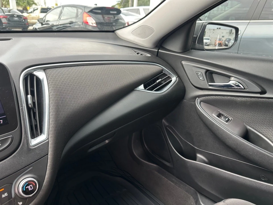 2020 Chevrolet Malibu - Image 19 of 21