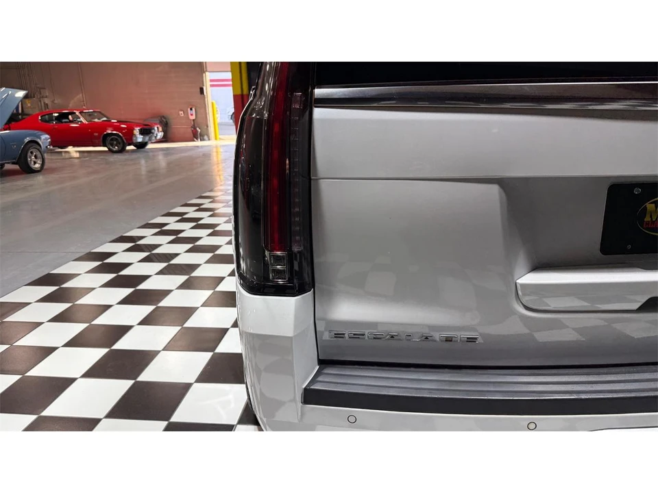 2020 Cadillac Escalade 4th Gen - Image 18 of 31