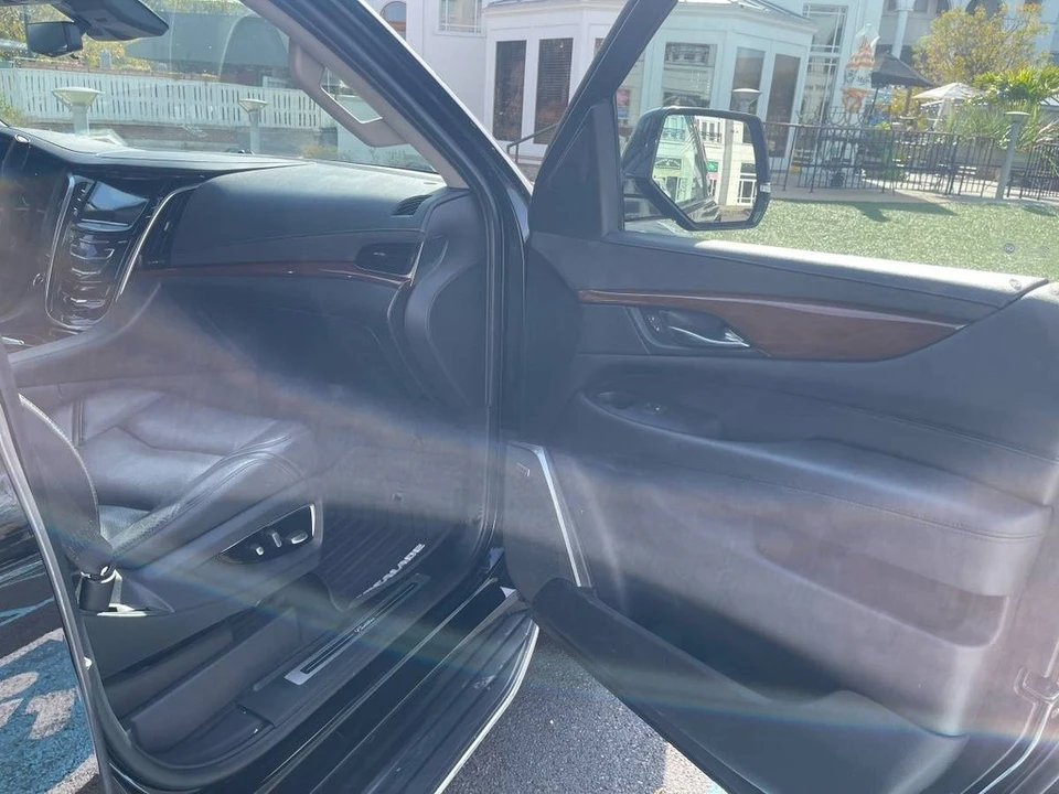 2020 Cadillac Escalade 4th Gen - Image 18 of 19