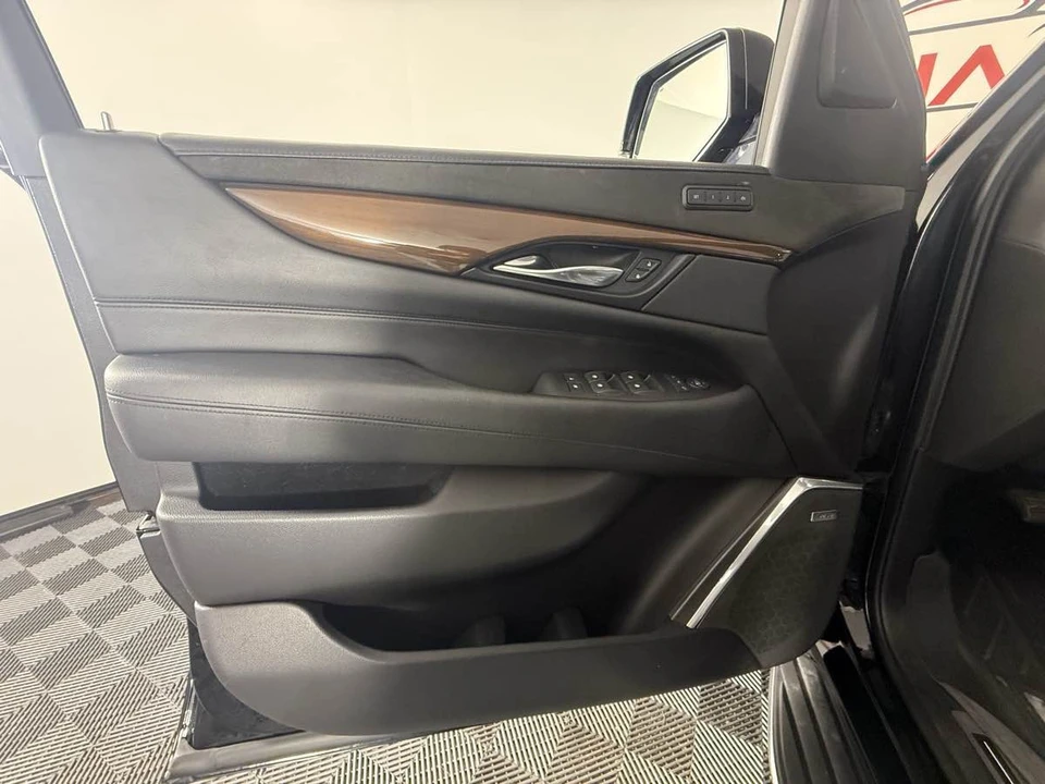 2020 Cadillac Escalade 4th Gen - Image 15 of 31