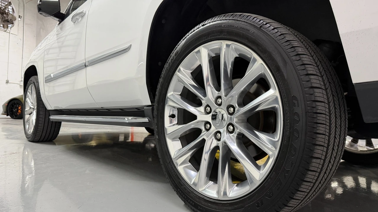 2020 Cadillac Escalade 4th Gen - Image 17 of 21