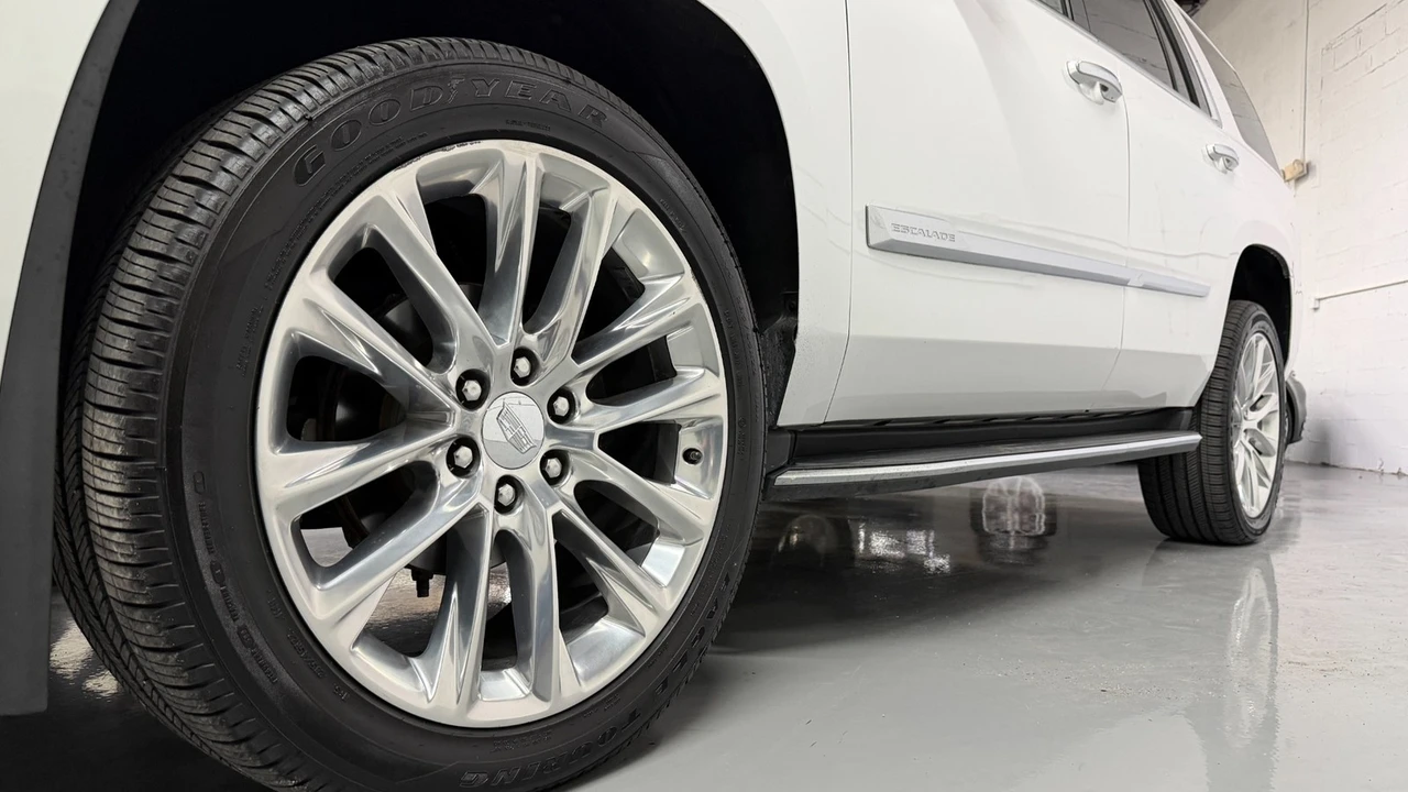 2020 Cadillac Escalade 4th Gen - Image 18 of 21