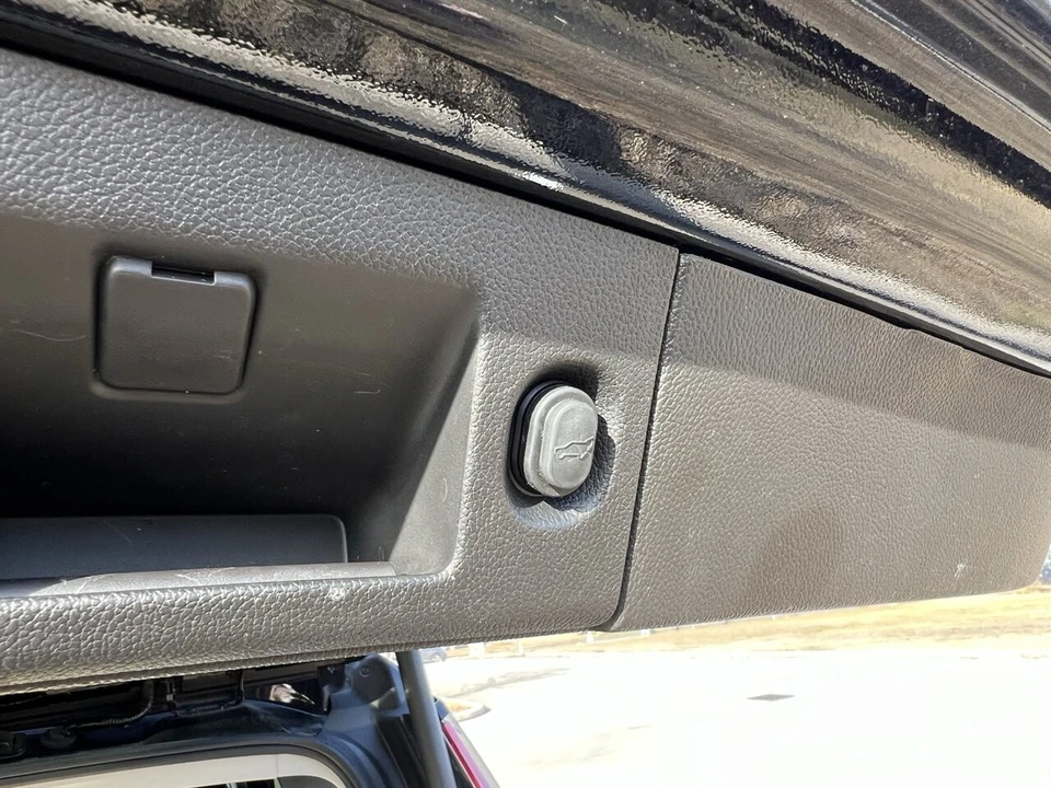2020 Cadillac Escalade 4th Gen - Image 19 of 21