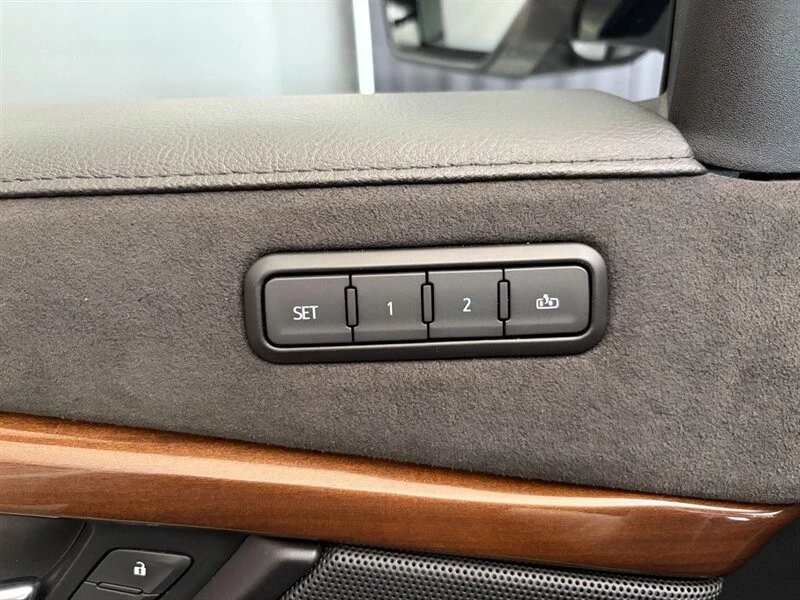 2020 Cadillac Escalade 4th Gen - Image 18 of 21