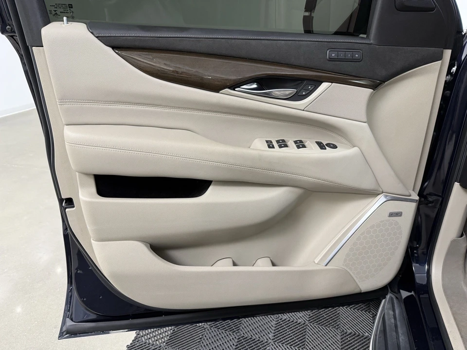 2020 Cadillac Escalade 4th Gen - Image 10 of 12