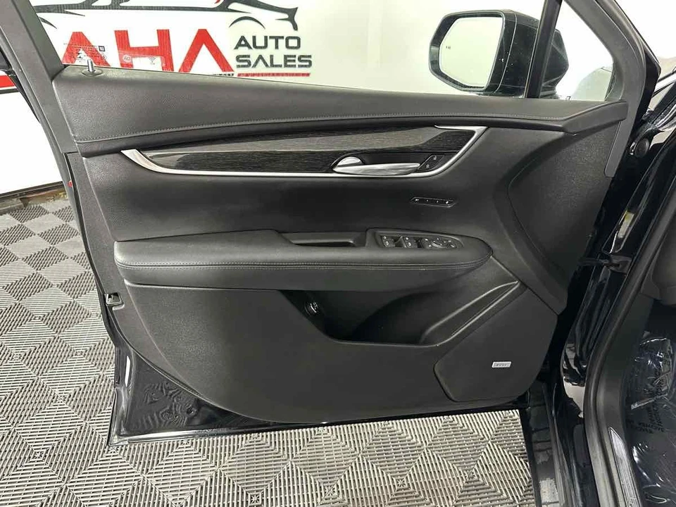 2020 Cadillac XT5 - Image 16 of 21