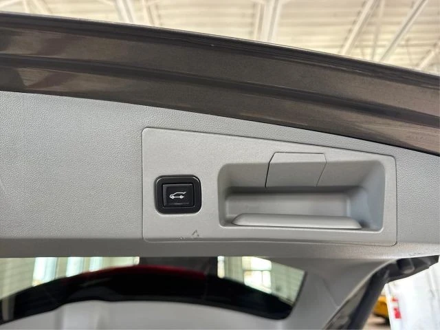2020 Cadillac XT5 - Image 14 of 21