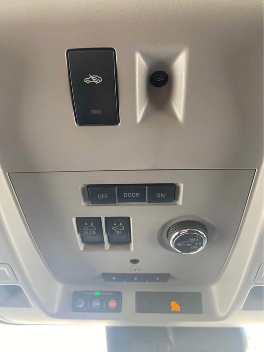2020 Cadillac Escalade 4th Gen - Image 16 of 18