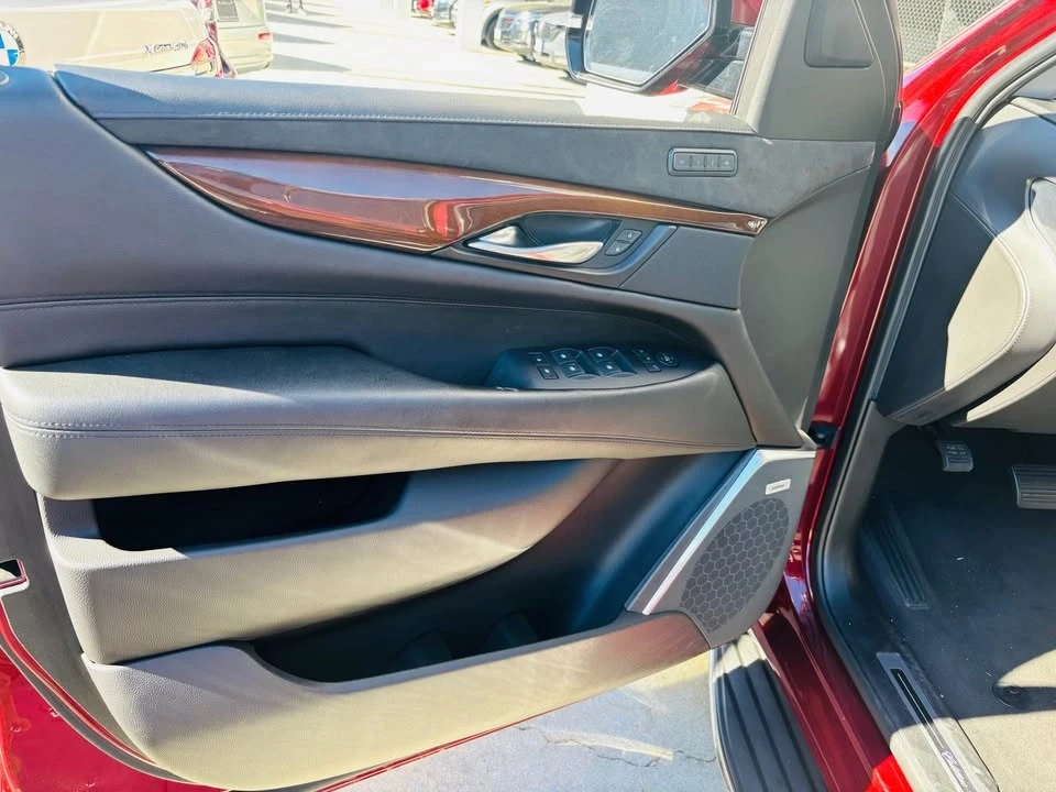 2020 Cadillac Escalade 4th Gen - Image 8 of 9