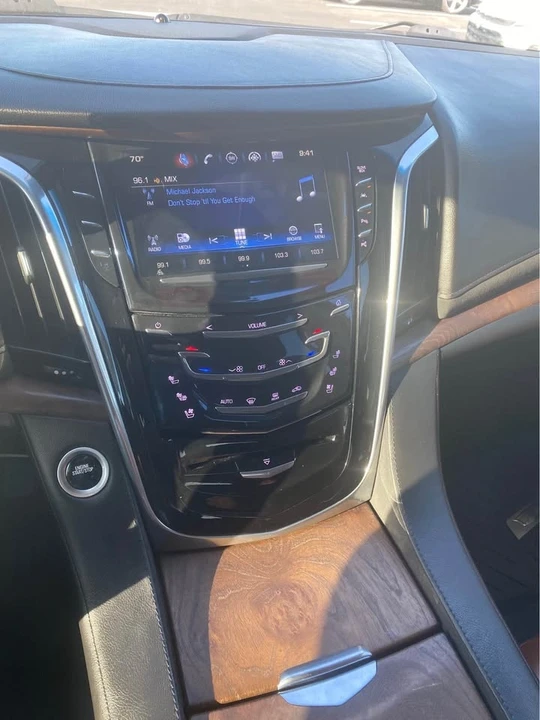 2020 Cadillac Escalade 4th Gen - Image 2 of 9