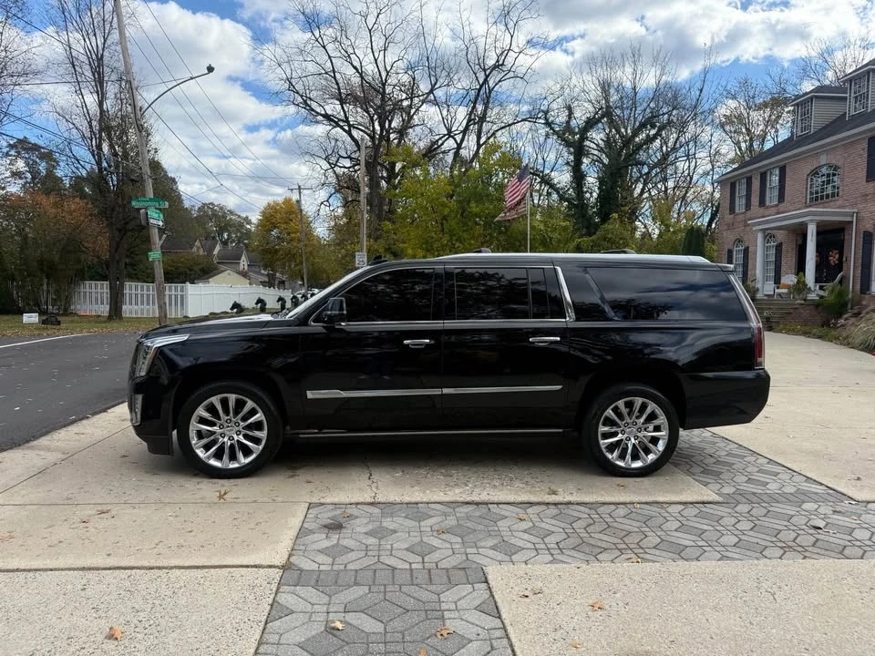 2020 Cadillac Escalade 4th Gen - Image 2 of 11