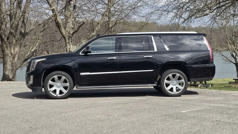 2020 Cadillac Escalade 4th Gen - Image 2 of 11