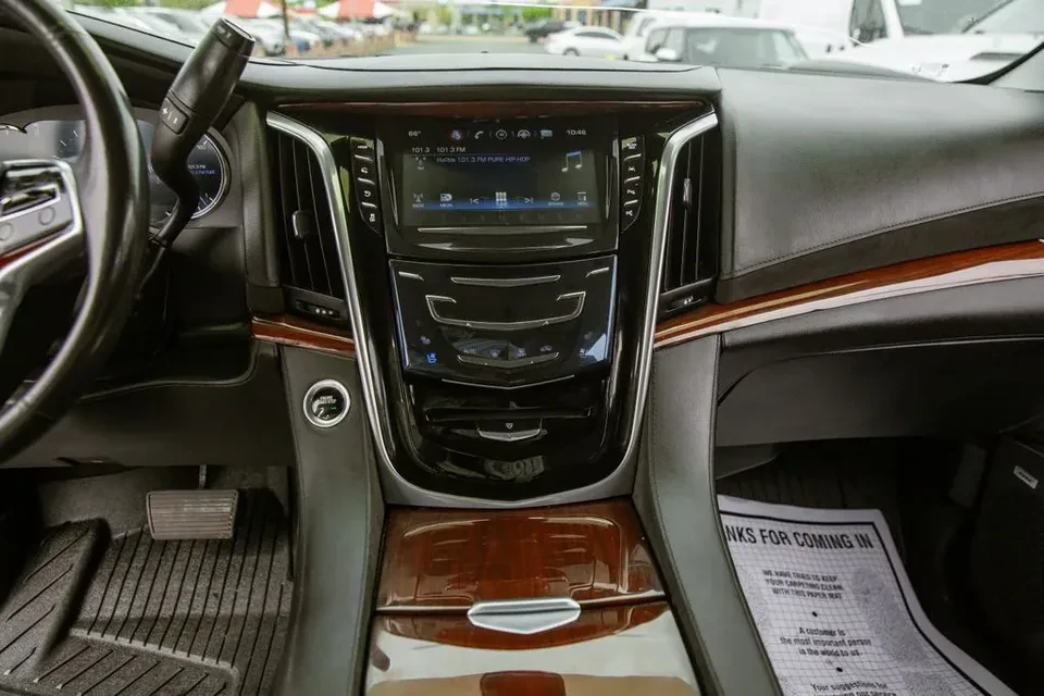 2020 Cadillac Escalade 4th Gen - Image 12 of 18