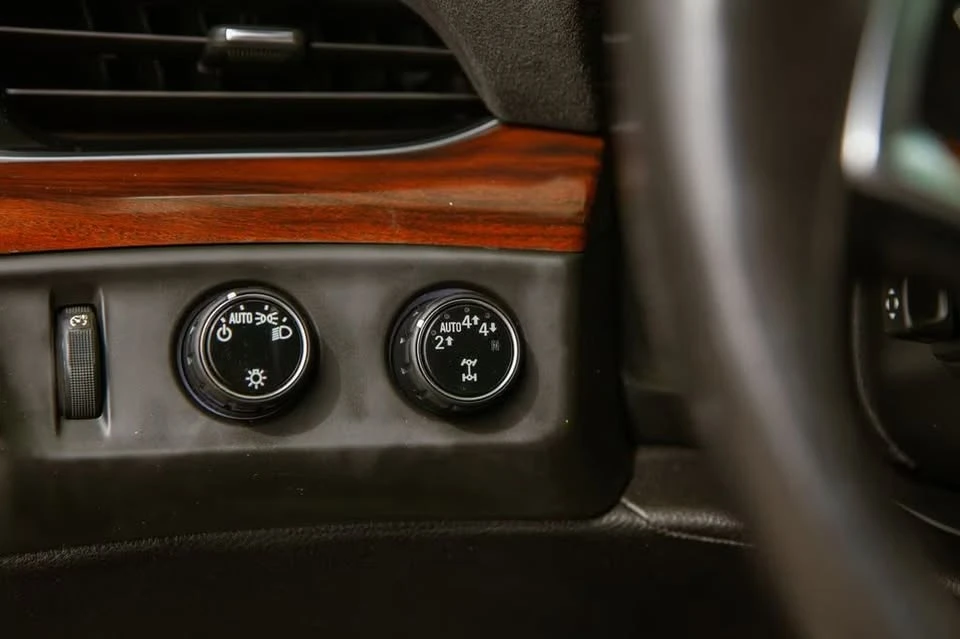 2020 Cadillac Escalade 4th Gen - Image 15 of 18