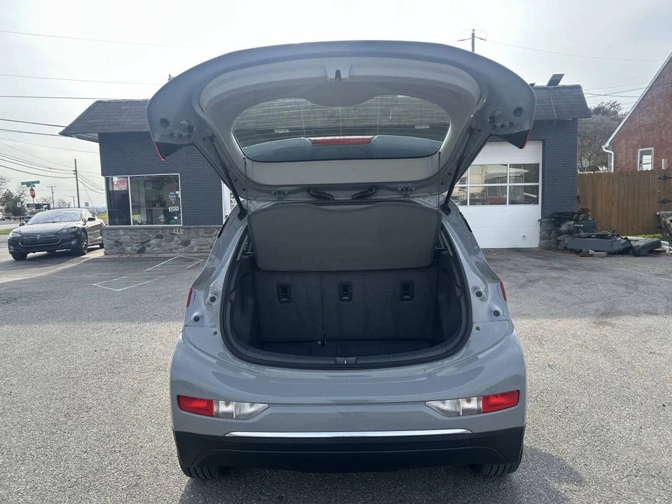 2020 Chevrolet - Image 6 of 10