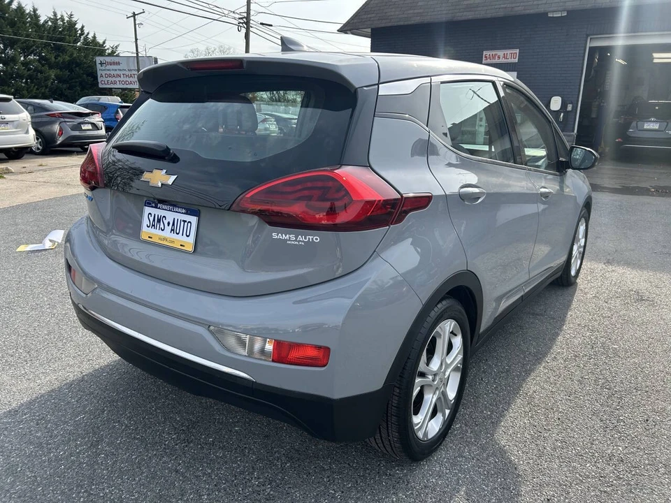 2020 Chevrolet - Image 2 of 10